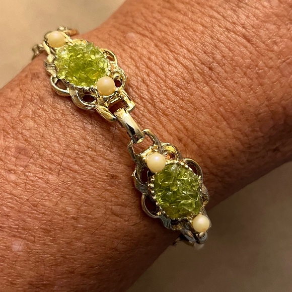 Jewelry - Bracelet with green stones